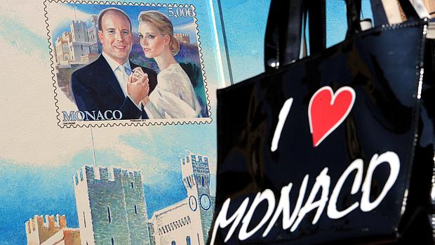 Novo casal real de Mônaco estampa as ruas do país