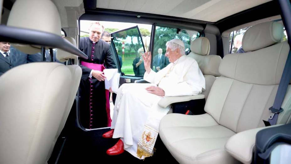 O modelo elétrico da Renault que Bento XVI usa no Vaticano e na casa de verão