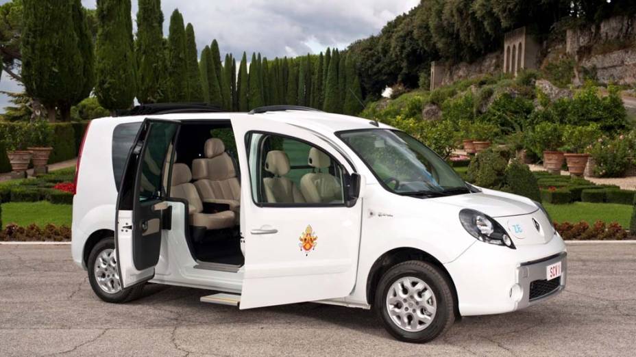 O modelo elétrico da Renault que Bento XVI usa no Vaticano e na casa de verão