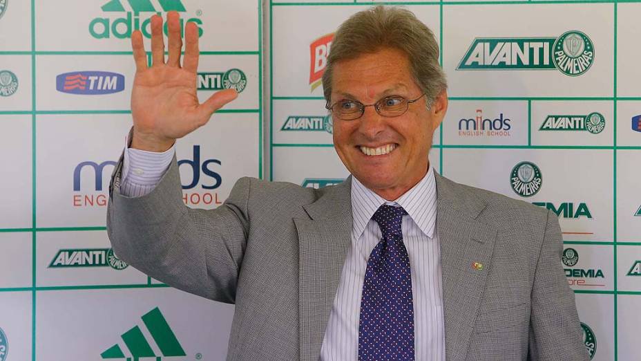 A diretoria do Palmeiras apresenta o técnico Oswaldo de Oliveira no CT da Barra Funda, zona oeste da cidade de São Paulo, SP, nesta terça-feira (16)