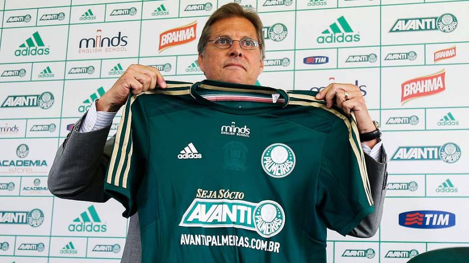 A diretoria do Palmeiras apresenta o técnico Oswaldo de Oliveira no CT da Barra Funda, zona oeste da cidade de São Paulo, SP, nesta terça-feira (16)