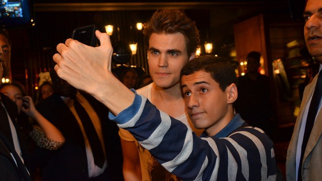 O ator americano Paul Wesley, da série Vampire Diaries, participa de lançamento do Preview de Verão 2014 da grife John John, em São Paulo