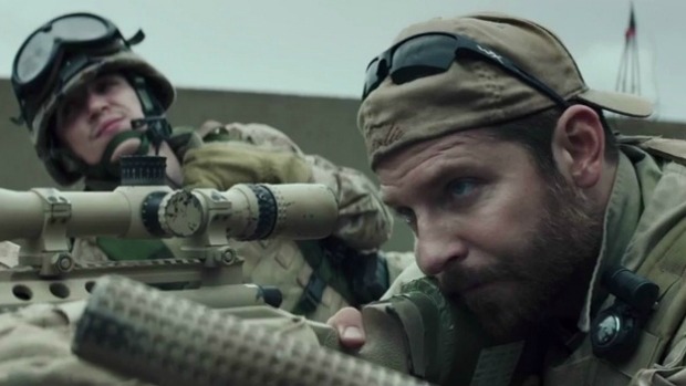 O ator Bradley Cooper em cena do filme ‘Sniper Americano’