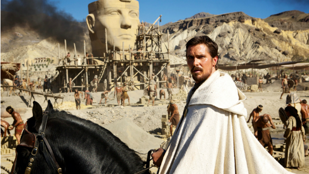 O ator Christian Bale como Moisés no filme Exodus