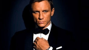 O ator Daniel Craig como James Bond