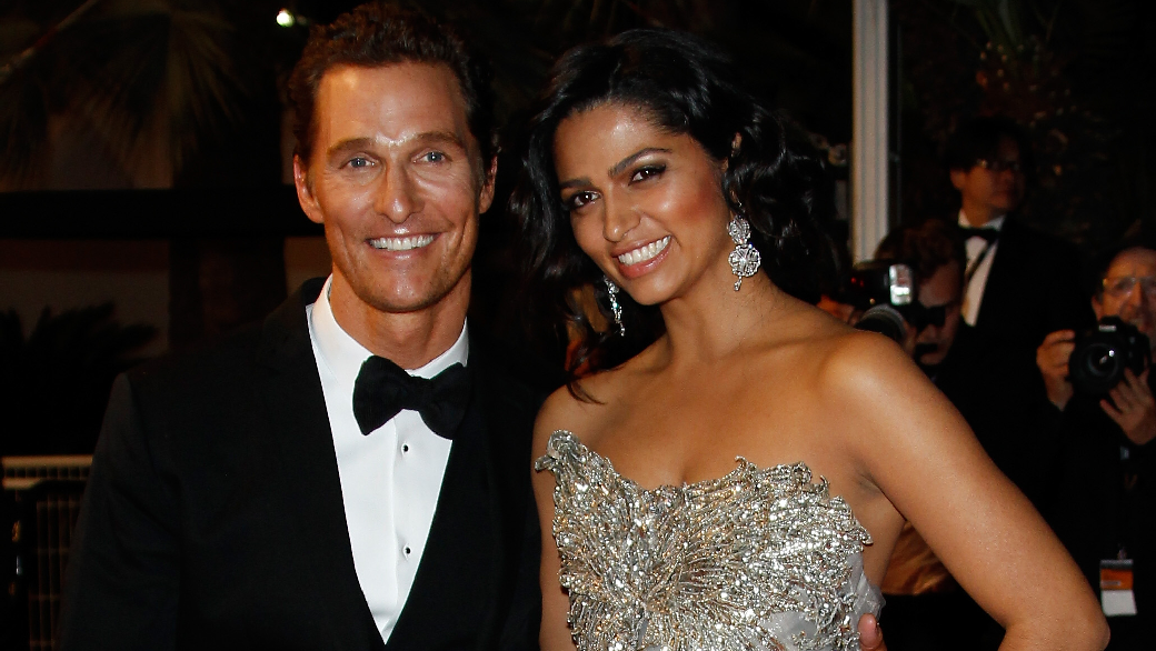 O ator Matthew McConaughey e a mulher, a brasileira Camila Alves