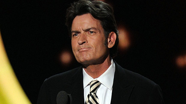 O ator-problema Charlie Sheen no Emmy Awards de 2011
