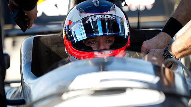 O brasileiro Rubens Barrichello em testes com o carro da KV Racing em janeiro