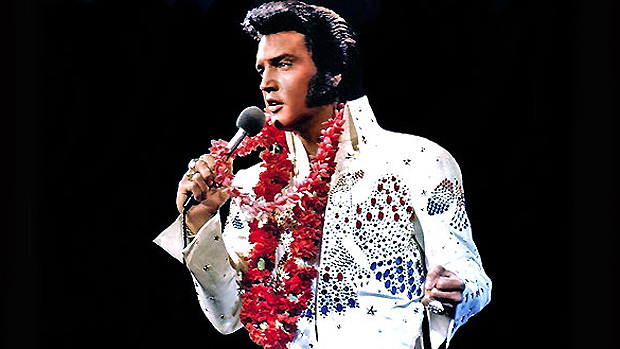 O cantor Elvis Presley, em apresentação (620)