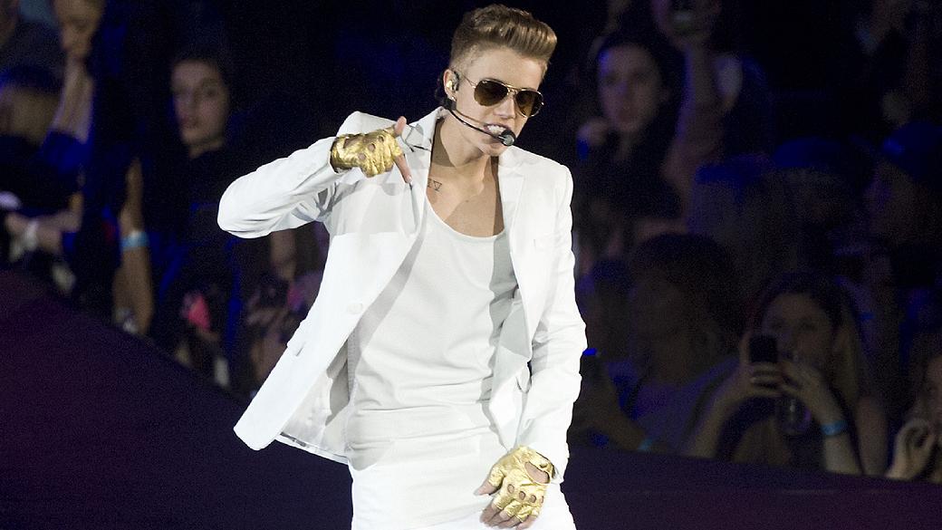 O cantor Justin Bieber durante show em Londres em 4 de março: atraso provocou protestos