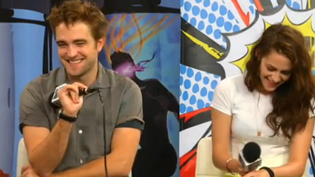 O casal Robert Pattinson e Kristen Stewart, durante entrevista à MTV americana, na Comic Con 2012