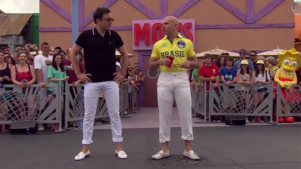 O comediante Jimmy Fallon e o rapper Pitbull