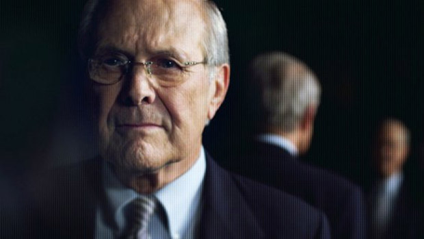 O controverso Donald Rumsfeld em 'The Unknown Known', documentário de Errol Morris apresentado em Veneza