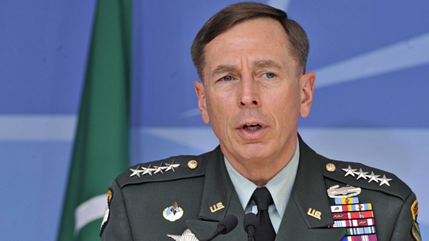 O general David Petraeus, comandante das forças internacionais no Afeganistão