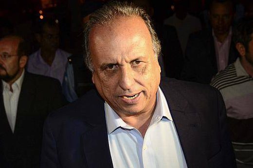 O governador Luiz Fernando Pezão, em visita ao Complexo do Alemão