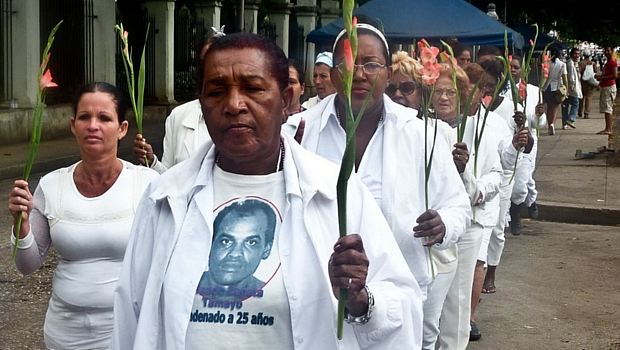 O grupo Damas de Branco, que defende os direitos humanos em Cuba, venceu o Prêmio Sakharov em 2005
