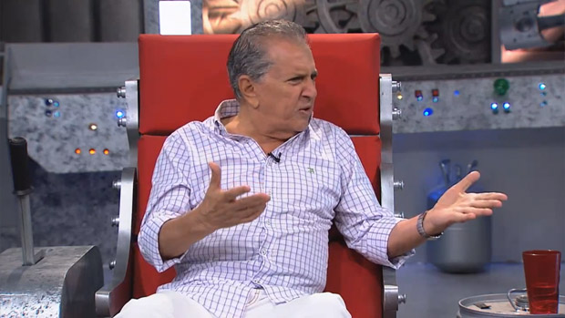 O humorista Carlos Alberto de Nóbrega no programa 'A Máquina', apresentado pelo poeta Fabrício Carpinejar na Rede Gazeta