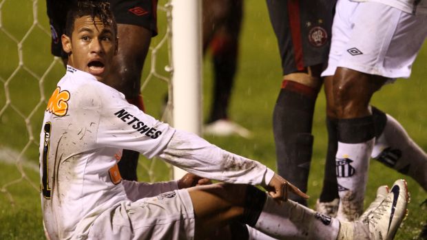 O meia-atacante Neymar, do Santos, durante jogo contra Atlético-PR