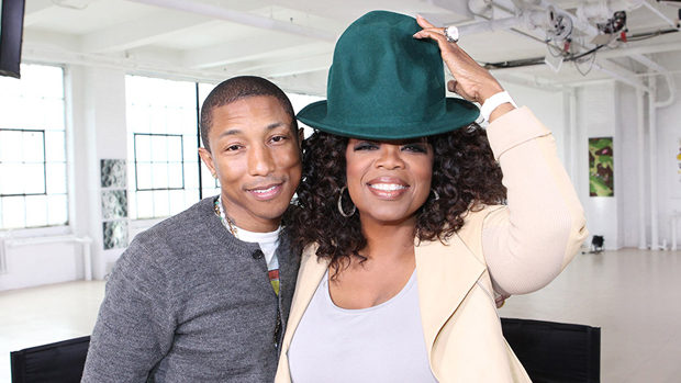 O músico Pharrell e a apresentadora Oprah Winfrey