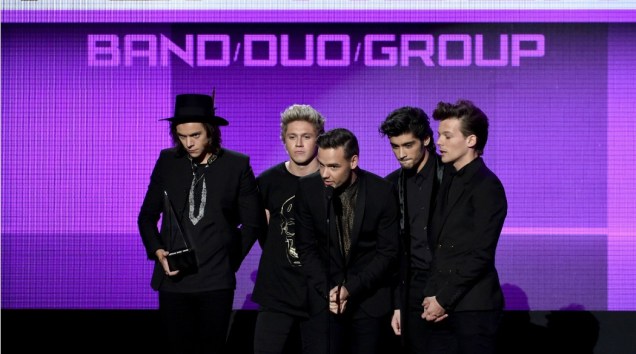 O One Direction recebe o troféu de melhor disco pop/rock, com Midnight Memories. Além deste, o grupo foi comtemplado por banda favorita e artista do ano, prêmio máximo da cerimônia
