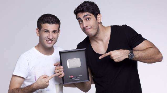 O produtor Thiago Baldo e o advogado e humorista Jonathan Nemer, fundadores do canal do YouTube Desconfinados