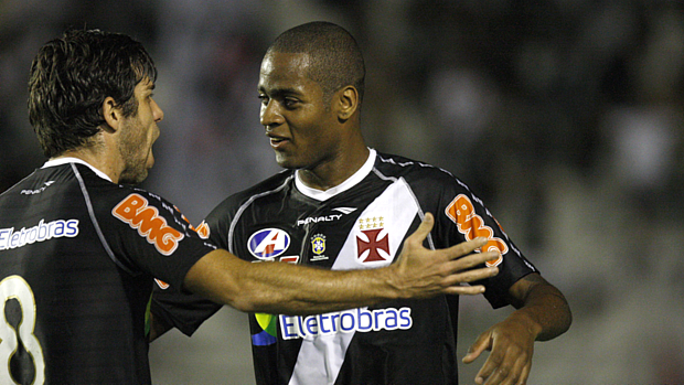 O zagueiro Dedé, que se apresentará à seleção após a partida, é destaque no Vasco