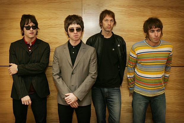 A banda Oasis reunida, em 2006