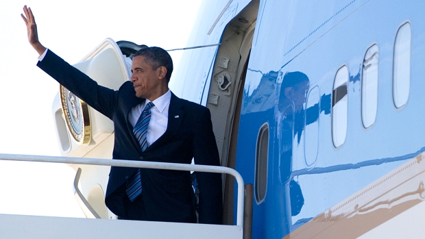 O presidente Barack Obama embarca para Toronto, onde defenderá estímulos à economia na cúpula do G20