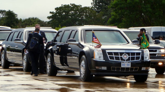 Comitiva oficial do Presidente Barack Obama a caminho do hotel, em Brasília