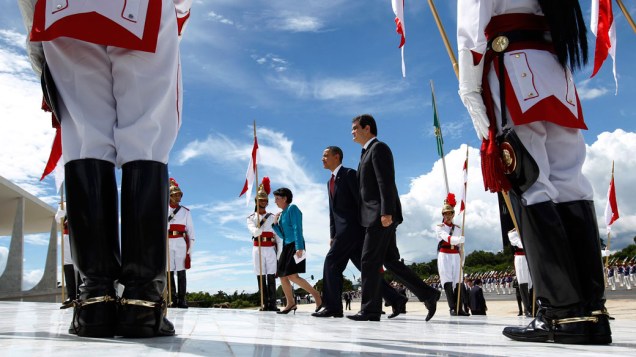 Presidente Barack Obama sobe a rampa do Palácio do Planalto, em Brasília