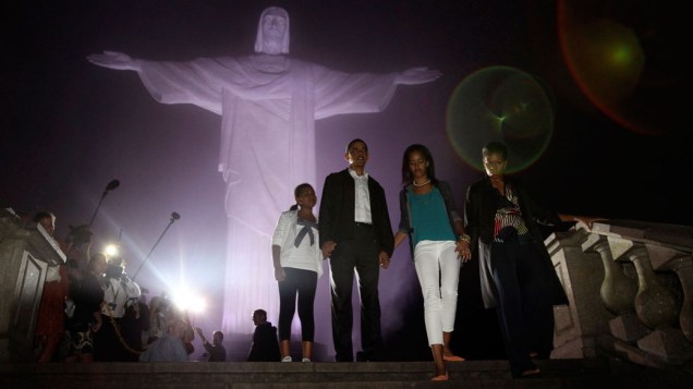 Presidente Barack Obama e família visitam o Cristo Redentor, no Rio de Janeiro
