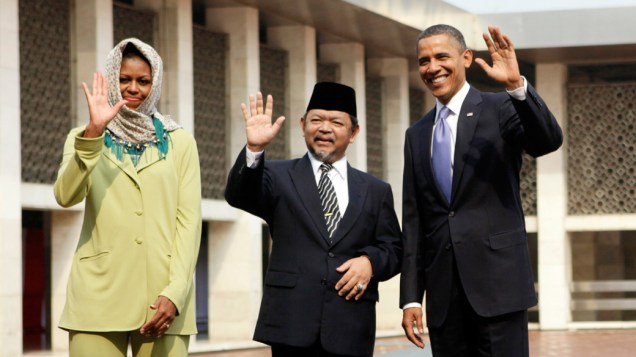 Nesta quarta-feira (10) Obama e Michelle visitaram a mesquita Istiqlal, a maior da Indonésia