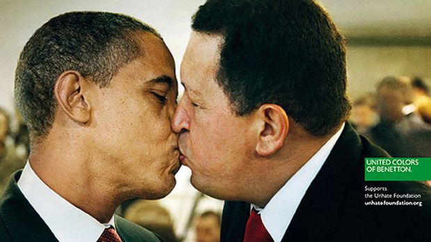 Barack Obama beija Hugo Chávez