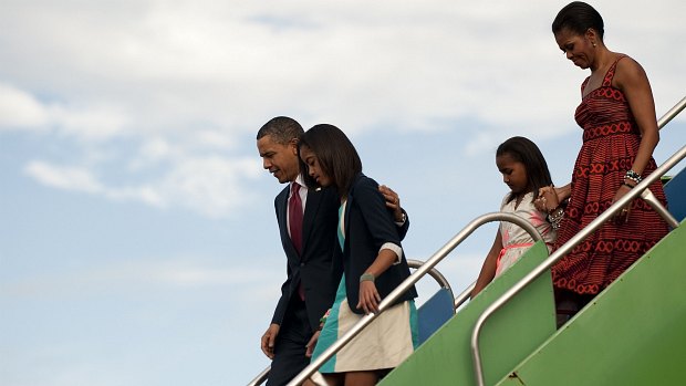 Obama desembarca em Brasília com a mulher Michelle e as filhas Malia e Sasha