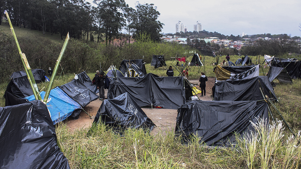 Integrantes do Movimento dos Trabalhadores Sem Teto (MTST) ocuparam um terreno na madrugada da última sexta feira (20), no Portal do Morumbi, zona sul da capital