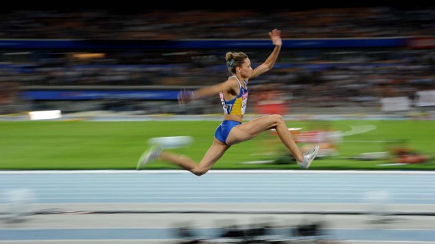 A ucraniana Olha Saladuha durante a prova de salto triplo no Mundial de Atletismo em Daegu, Coreia do Sul