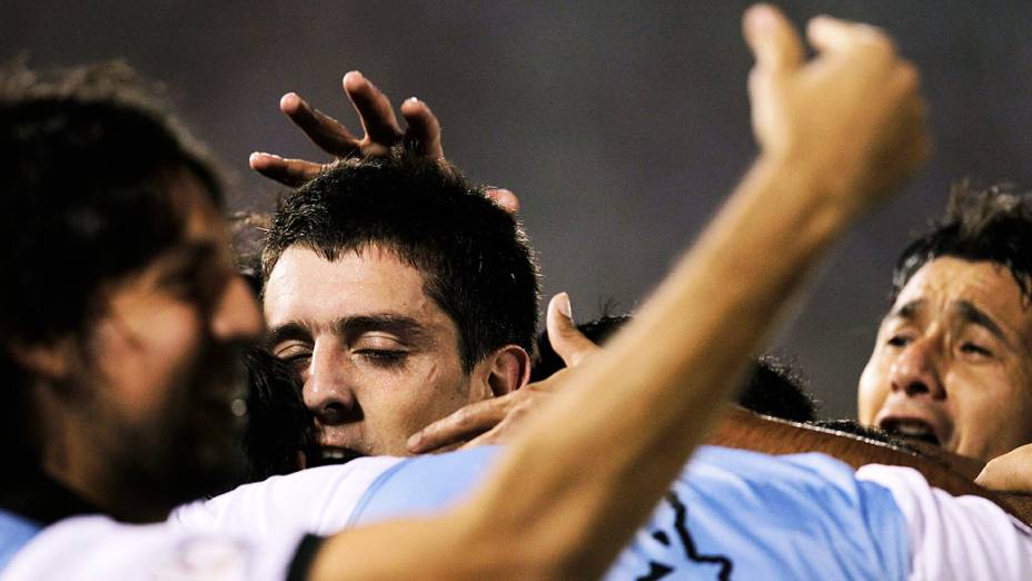 Gol do Olímpia, marcado por Alejandro Silva, que abriu o placar para os paraguaios na primeira partida da final da Copa Libertadores