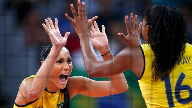 Brasileiras comemoram ponto contra os Estados Unidos nos Jogos Olímpicos de Londres, em 11/08/2012