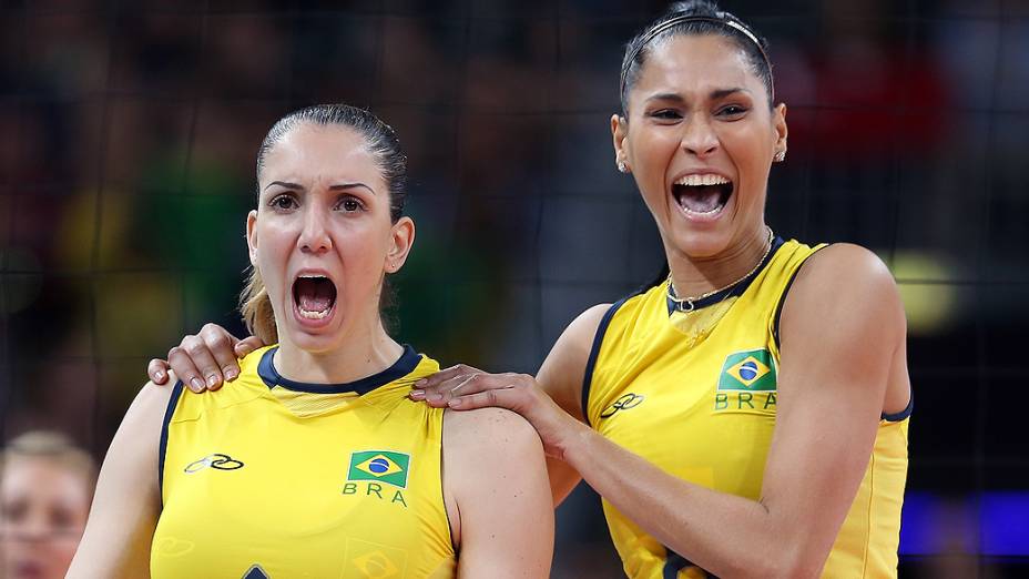 Brasileiras comemoram ponto contra a seleção turca de vôlei, em 28/07/201