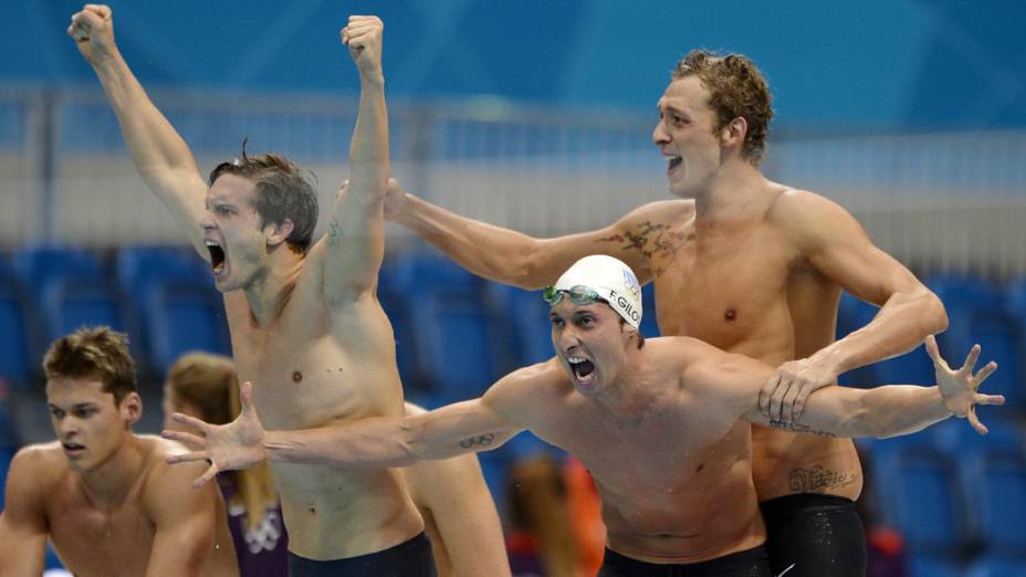 Equipe francesa do revezamento 4x100m livre, medalha de ouro nos Jogos Olímpicos de Londres, em 29/07/2012<br>  