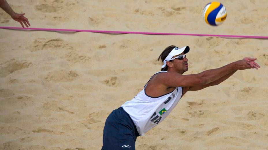 A dupla de volêi de praia Ricardo e Pedro Cunha garantiu classificação para as oitavas de final após vitória sobre os britânicos, em 30/07/2012