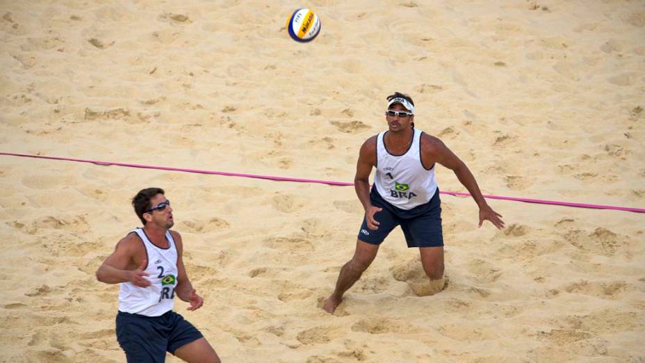 A dupla de volêi de praia Ricardo e Pedro Cunha garantiu classificação para as oitavas de final após vitória sobre os britânicos, em 30/07/2012