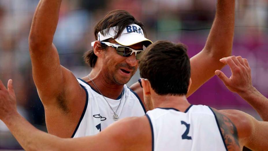 A dupla de volêi de praia Ricardo e Pedro Cunha garantiu classificação para as oitavas de final após vitória sobre os britânicos, em 30/07/2012