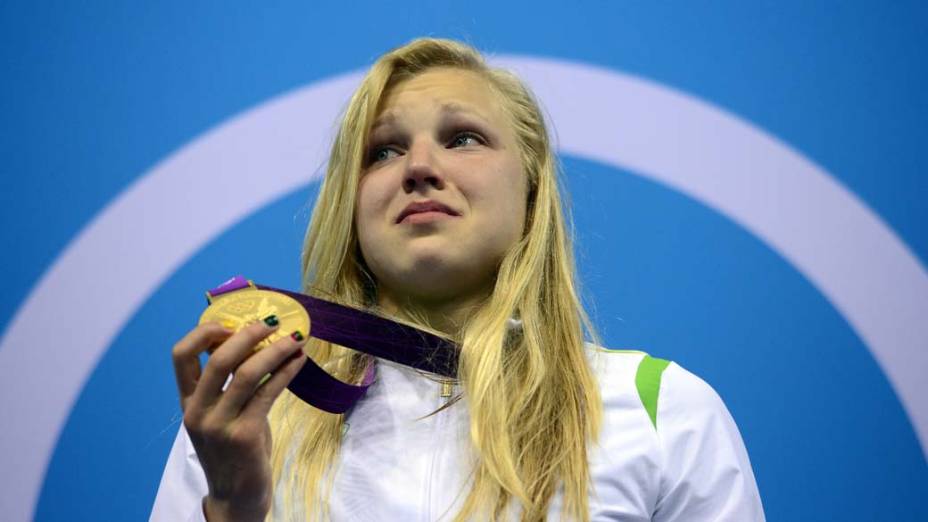 A lituana Ruta Meilutyte, de 15 anos, conquistou  medalha de ouro nos 100m nado peito