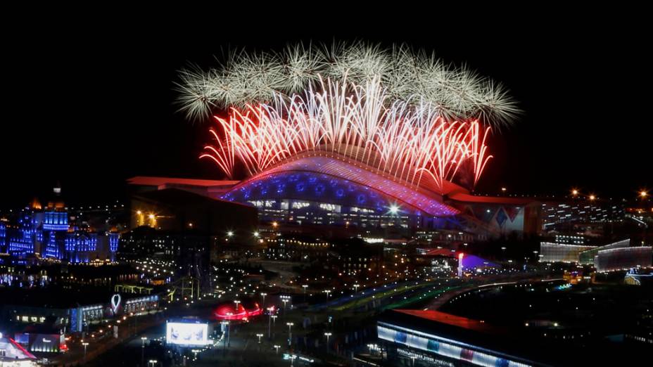 Fogos de artifício no encerramento dos Jogos Olímpicos de Inverno de Sochi, na Rússia