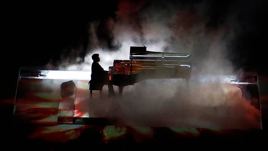 O pianista russo Denis Matsuev no encerramento dos Jogos de Sochi, na Rússia