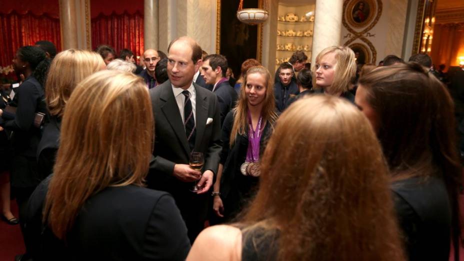  <br><br>  O príncipe Edward na recepção aos medalhistas olímpicos e paralímpicos no Palácio de Buckingham, em Londres, na noite de terça-feira