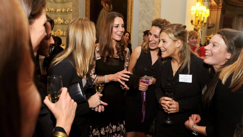  <br><br>  Kate Middleton na recepção aos medalhistas olímpicos e paralímpicos no Palácio de Buckingham, em Londres, na noite de terça-feira
