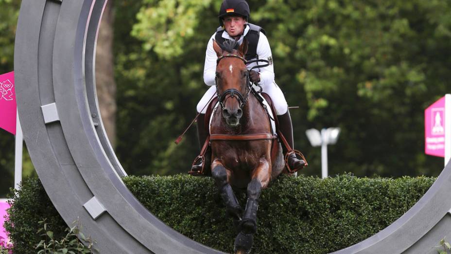 Cavaleiro alemão, Michael Jung, durante a competição do Concurso Completo de Equitação dos Jogos Olímpicos disputado no Greenwich Park, Londres