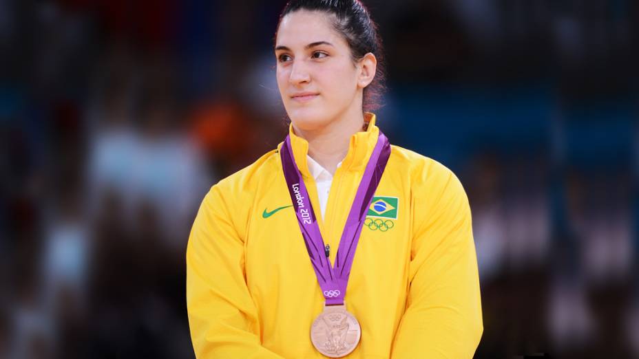 Judoca brasileira Mayra Aguiar conquista a medalha de bronze com um ippon sobre a holandesa Marhinde Verkerk nos Jogos Olímpicos de Londres em 02/08/2012